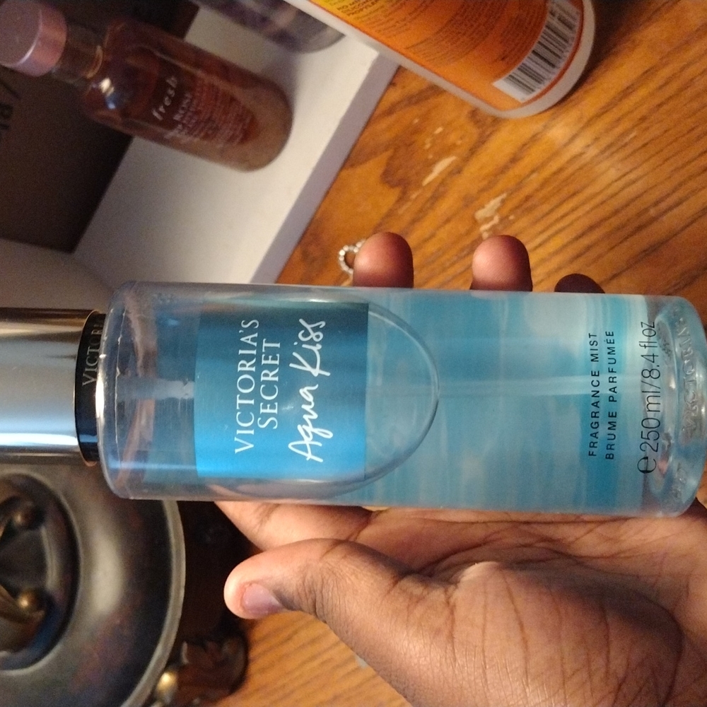 Victoria secret aqua kiss purfume